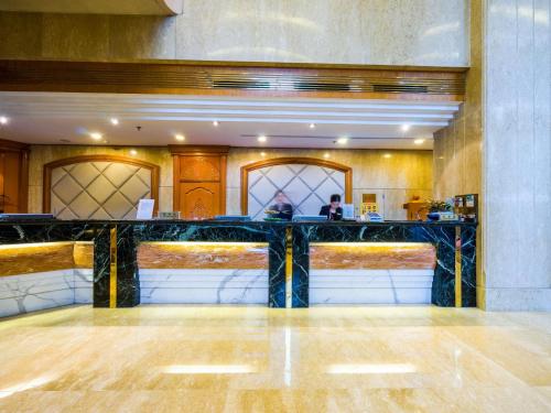 121828162 China Mayors Plaza - Free shuttle between hotel and Exhibition Center & Exhibitor registration Counter during Canton Fair