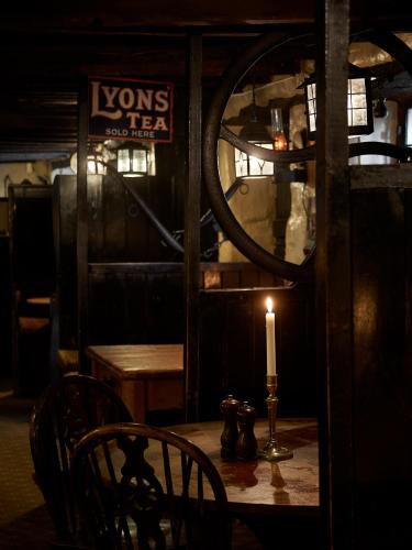Compasses Inn - image 6