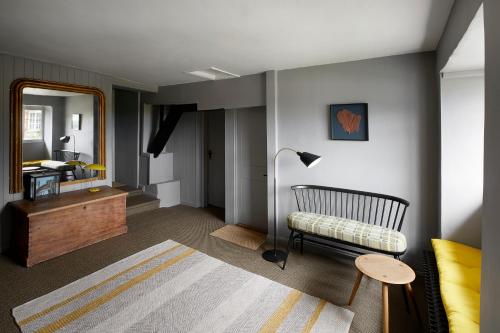 Compasses Inn - image 2