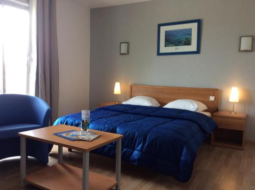 2 twin beds