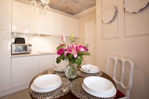 Antique Apartments Old Town - image 11