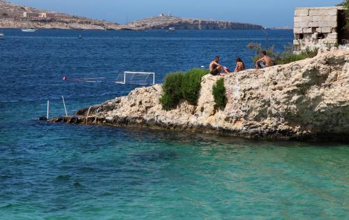 Blue Harbour 2 bedroom Seafront Apartment with large terrace with spectacular sea views - by Getawaysmalta - image 10