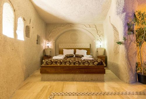 Junior Cave Suite with Balcony