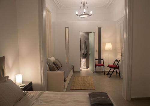 Athenian Neoclassical Apartment - Accommodation - Athens