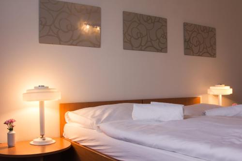 Hotel Wolf – Prague, NY