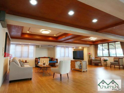 Baanthanam-nont near Wat Khemapirataram Ratchaworawihan