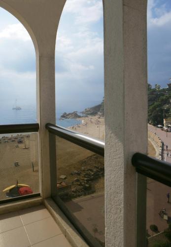 Family One-Bedroom Apartment with Sea View room in Apartaments Rosanna