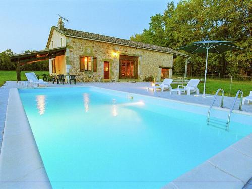 Scenic Holiday Home in Biron with Private Swimming Pool gîte à louer Bonnenouvelle