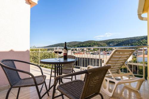 One-Bedroom Apartment with Terrace