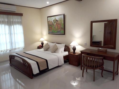 Double Room with Garden View image 6