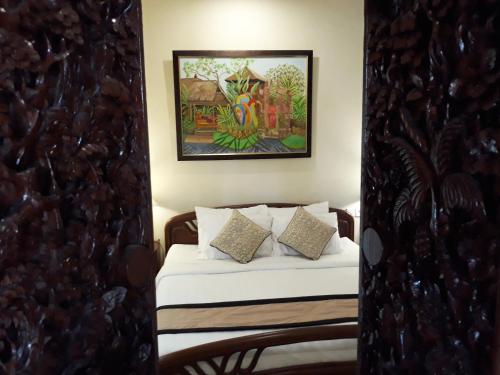 Double Room with Garden View image 7