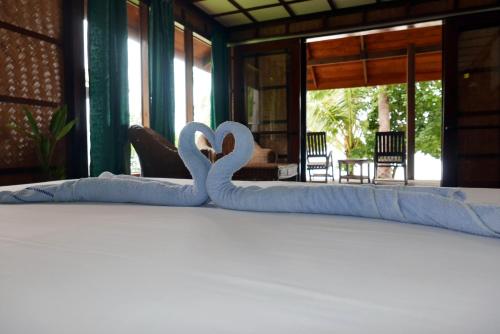 1 queen bed, 1 twin bed