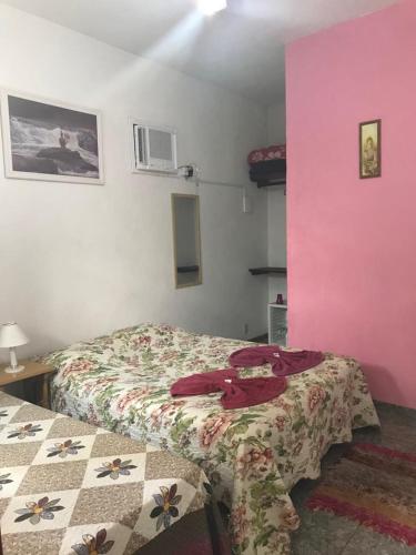 1 double bed, 1 twin bed
