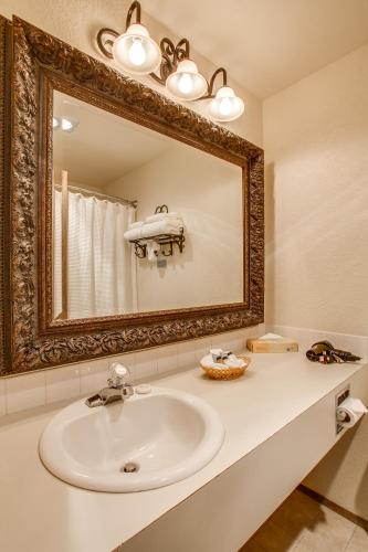 Alpine Rivers Inn - image 2