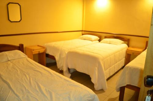 4 twin beds