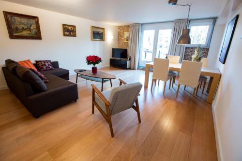 Central & Quiet Canal Apartment, Amsterdam