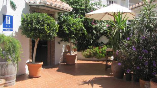 Hostal Avalon - image 13