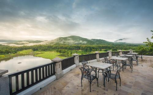 Restaurant, Gassan Khuntan Golf & Resort in Mae Tha