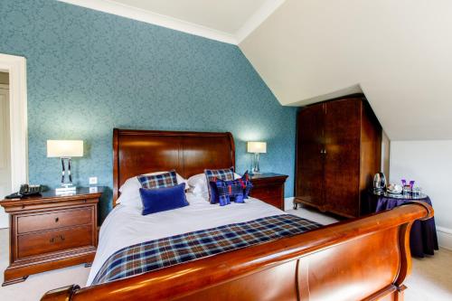 1 double bed, 2 twin beds
