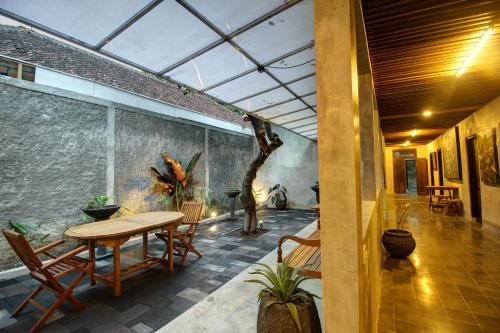 ระเบียง/ชานเรือน, Watu Agung Guest House in มาเกรัง