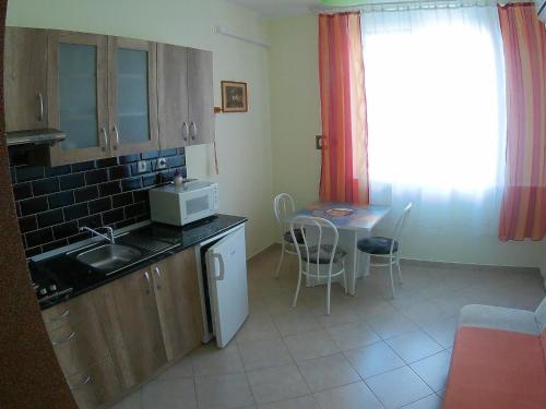 Szlavi Apartman - image 10