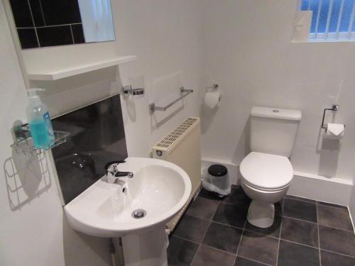 No 3 AT IVANHOE - 1 BED NEAR SEFTON PARK AND LARK LANE