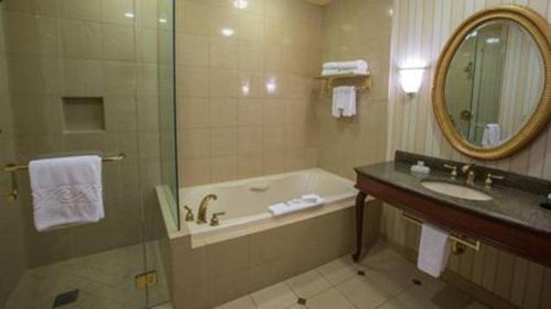 Harrah's Kansas City Hotel & Casino - A Caesars Rewards Destination, Kansas City (photo 9)