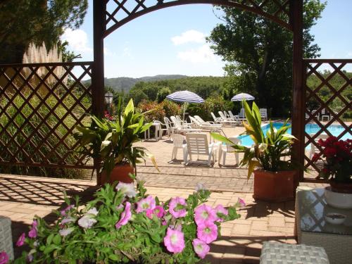  Alessandra  Apartment Ground Floor Shared Pool Wi-Fi, Pension in Casole dʼElsa