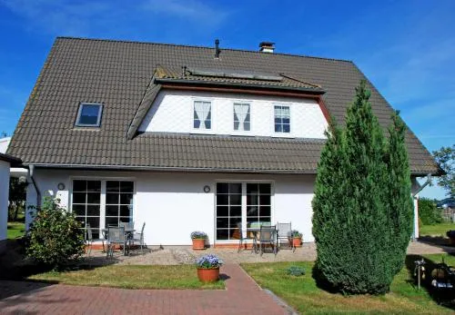 Ferienwohnungen an der Hagenschen Wiek auf Rügen in Middelhagen, Deutschland