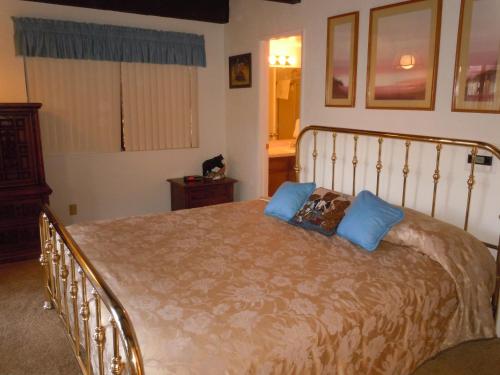 Three-Bedroom Deluxe Townhouse Unit #33 by Snow Summit Townhouses Bus Lic #23581 - image 4