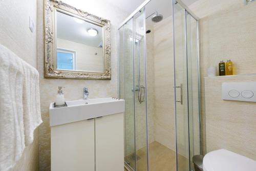 Leona Apartments 4