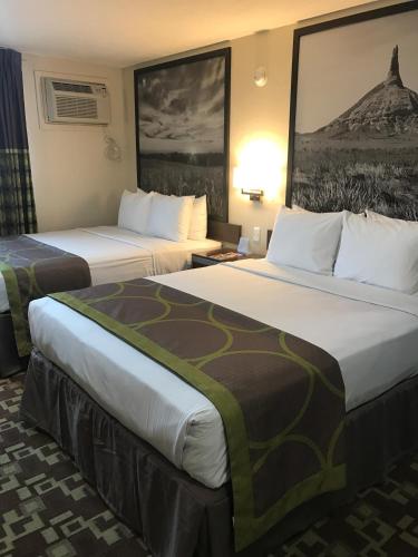 402 Hotel - image 5