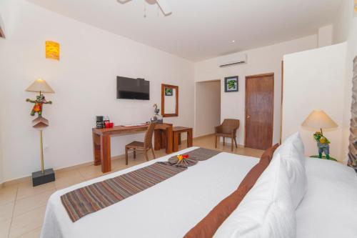 Quinta Bella Huatulco Ideally located in the Santa Cruz Huatulco area, Quinta Bella Huatulco promises a relaxing and wonderful visit. Offering a variety of facilities and services, the property provides all you need for a 