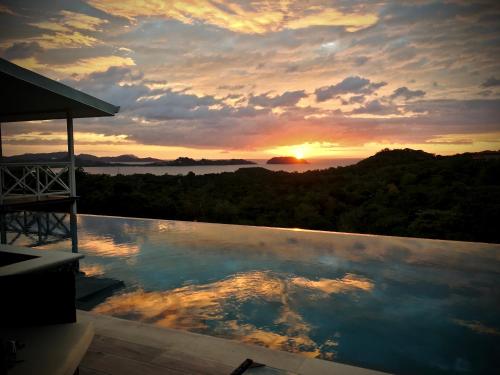 Amazing ocean view Villa vista Chocoyas