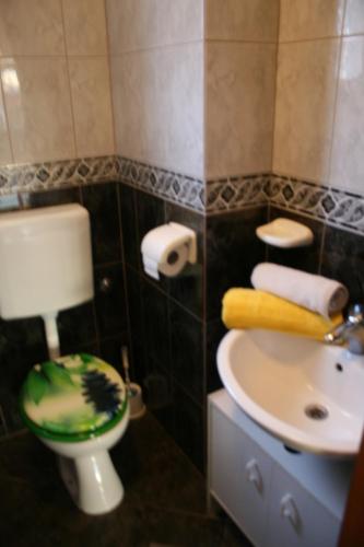 Apartment Flowers - image 11