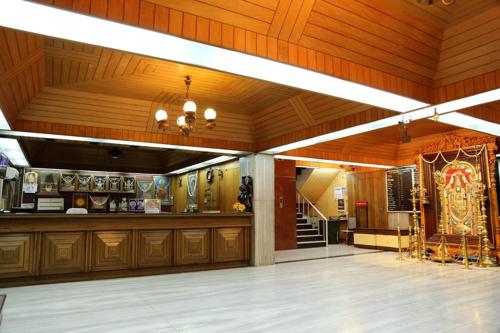 Hotel Srilakshmi Set in a prime location of Coimbatore, Hotel Srilakshmi puts everything the city has to offer just outside your doorstep. The property features a wide range of facilities to make your stay a pleasant 