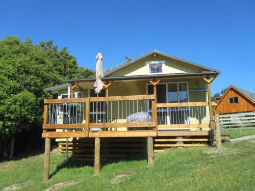 Snowberry Cottage at Lochsloy Farm Little River - Hotel