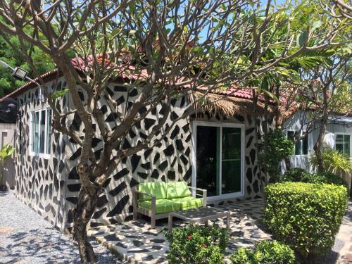 Momento Resort in Thep Prasit