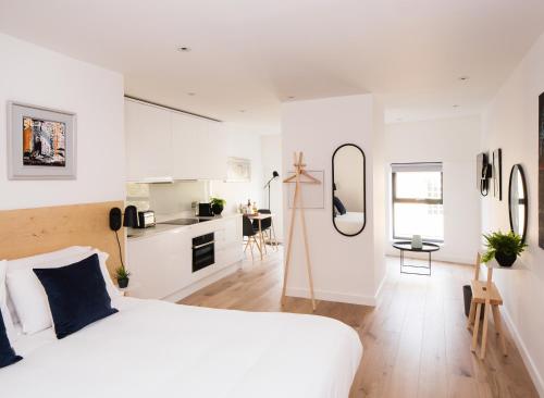 Hiding Space Westgate Apartments - image 7