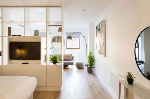 Hiding Space Westgate Apartments - image 11