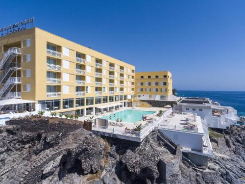 Atlantic Holiday Hotel - image 10