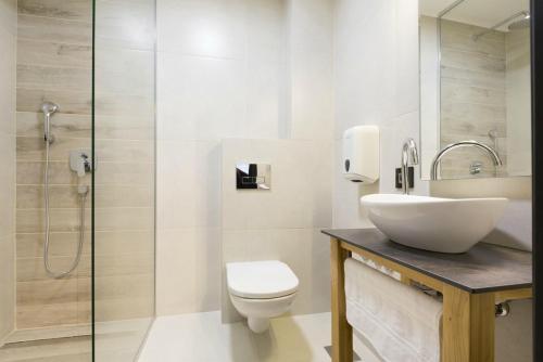 Standard Double Room image 7
