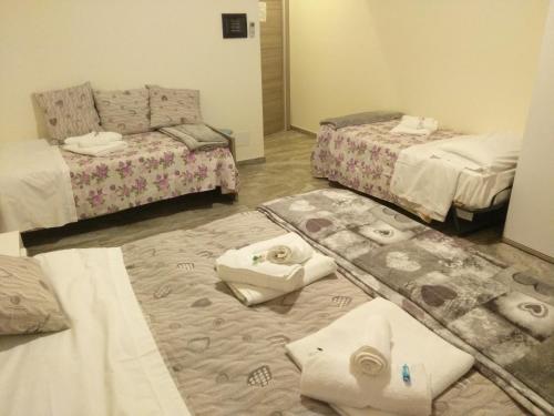 Quadruple Room image 7