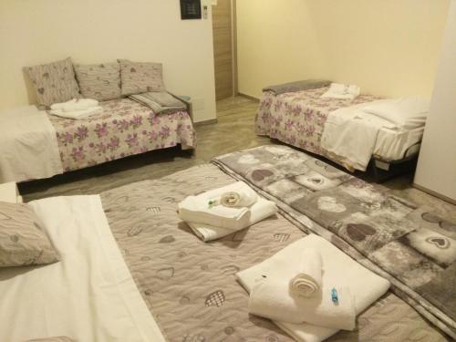 Quadruple Room image 6