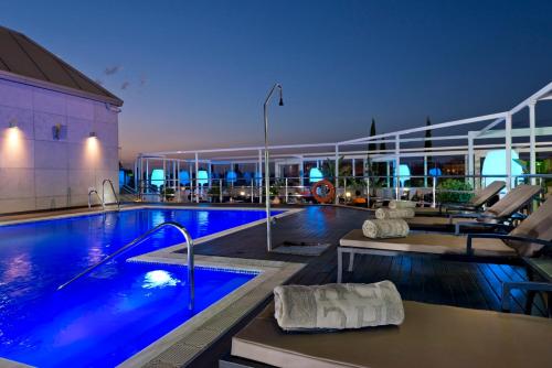 Swimming pool, Sevilla Center Hotel in Seville