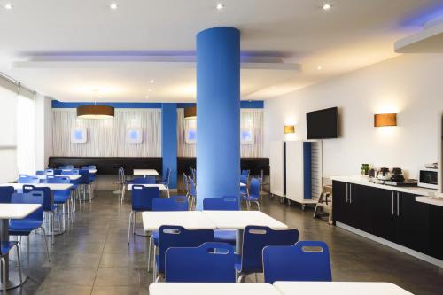 Ibis Budget Málaga Centro - image 2