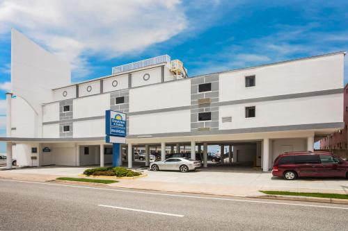 Days Inn by Wyndham Ormond Beach Mainsail Oceanfront - image 3