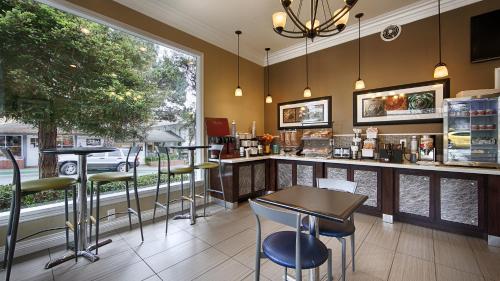 Food and beverages, Best Western Carmels Town House Lodge in Carmel By The Sea (CA)