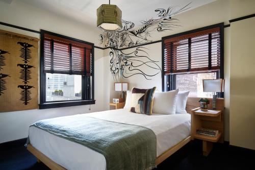 1 queen bed