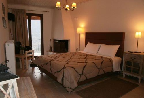 To Pandoxeio Tis Rinas chambre d'hôte Artotína